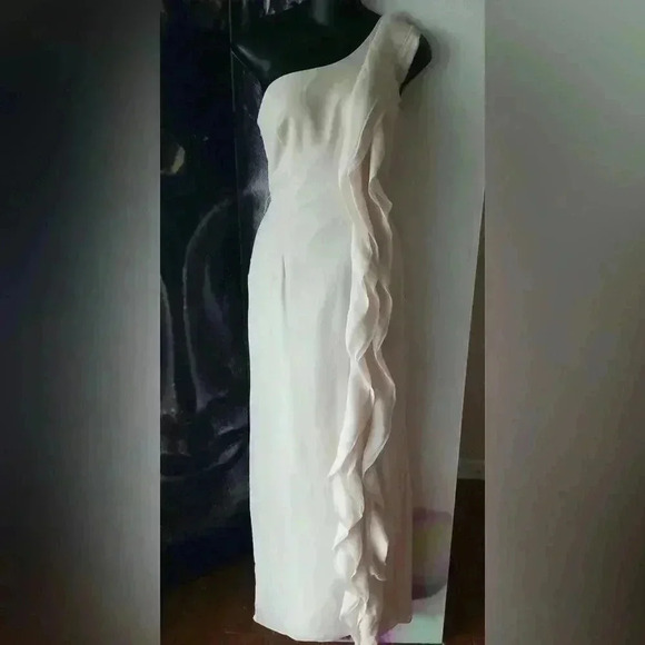 long one-shoulder bridesmaid dress with ruffles white by vera wang | Dresses | White By Vera Wang One Shoulder Ruffle SIZE:S ( US 4 - 6  / UK 8 - 10) Maxi dress Lined One speakeasy fashion green mother of groom